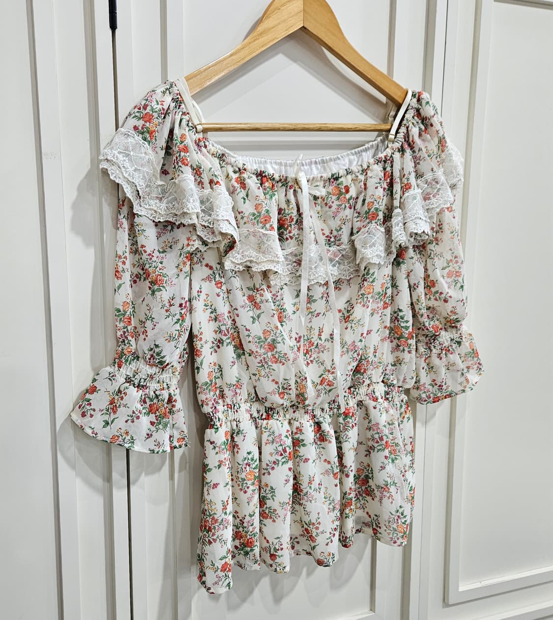 플라워 레이스 오프숄더 블라우스 상품이미지2