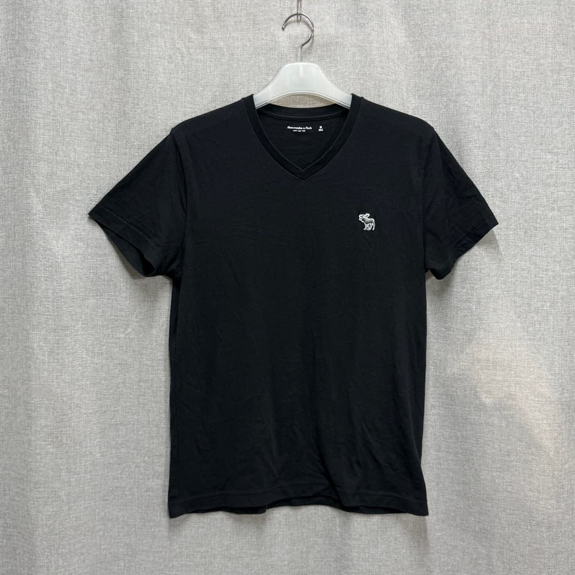 [M] 아베크롬비 블랙 V넥 반팔 티셔츠 상품이미지1
