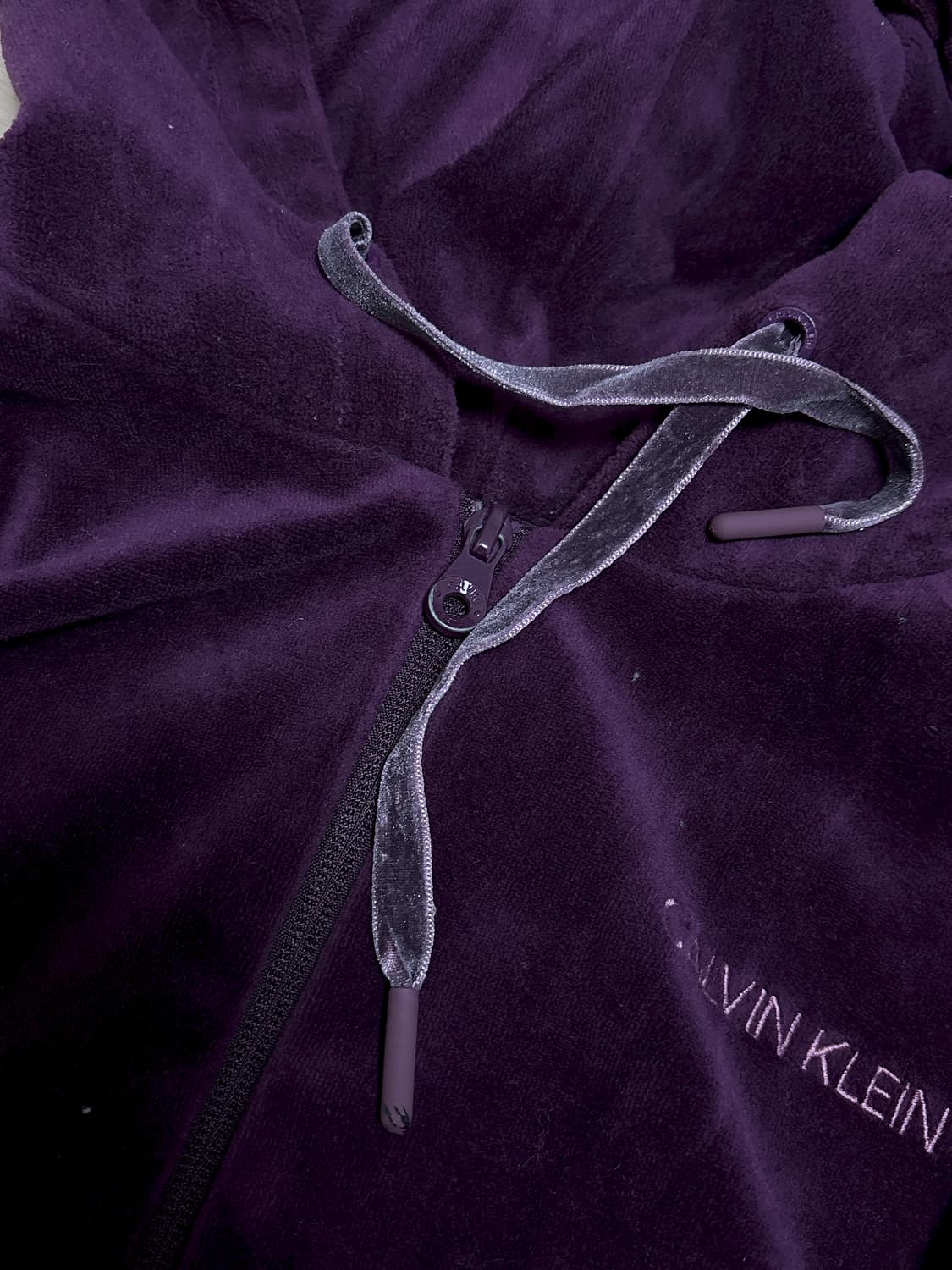 캘빈클라인 벨벳 후드집업 & 치마 셋업 상품이미지6