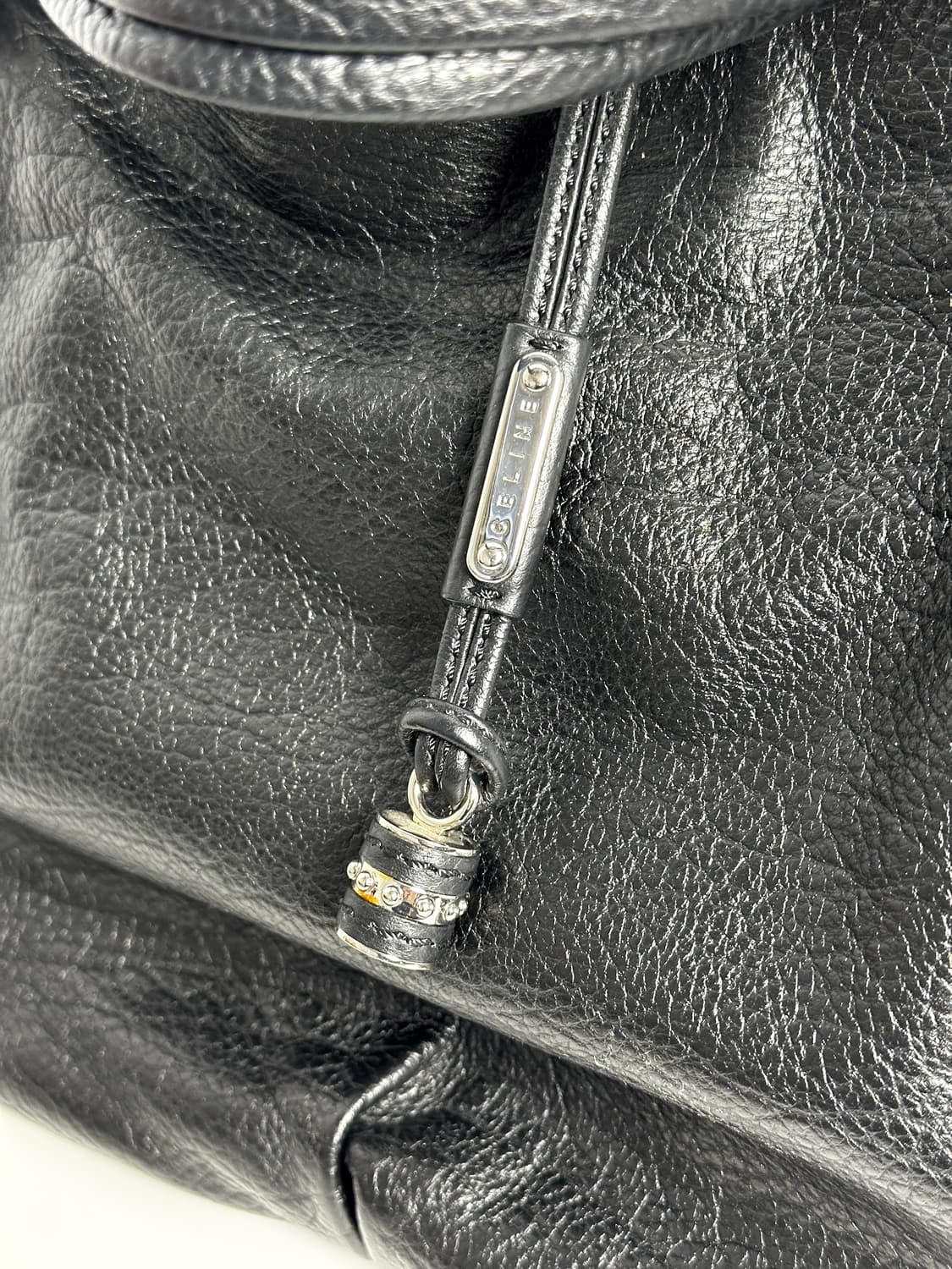 Celine 블랙 레더 숄더백 상품이미지4
