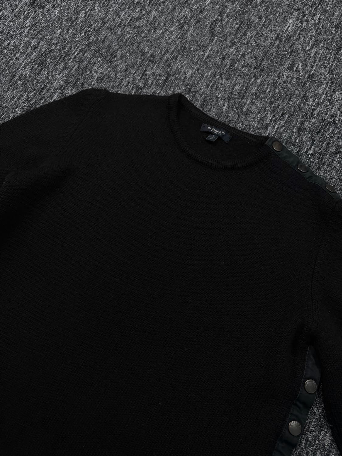 버버리 스냅 버튼 블랙 니트 상품이미지3