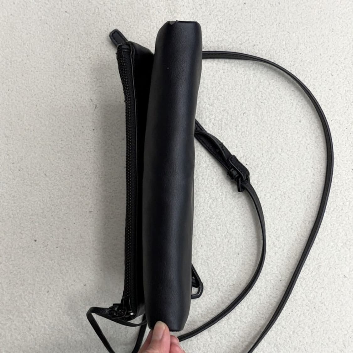 CALVIN KLEIN 뱀피 패턴 클러치 앤 크로스백 상품이미지5