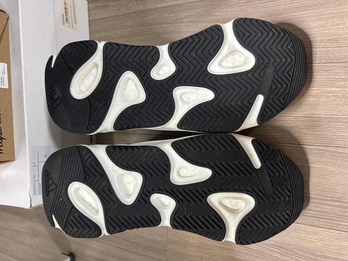 [280] 이지 부스트 700 MNVN 아날로그 상품이미지3