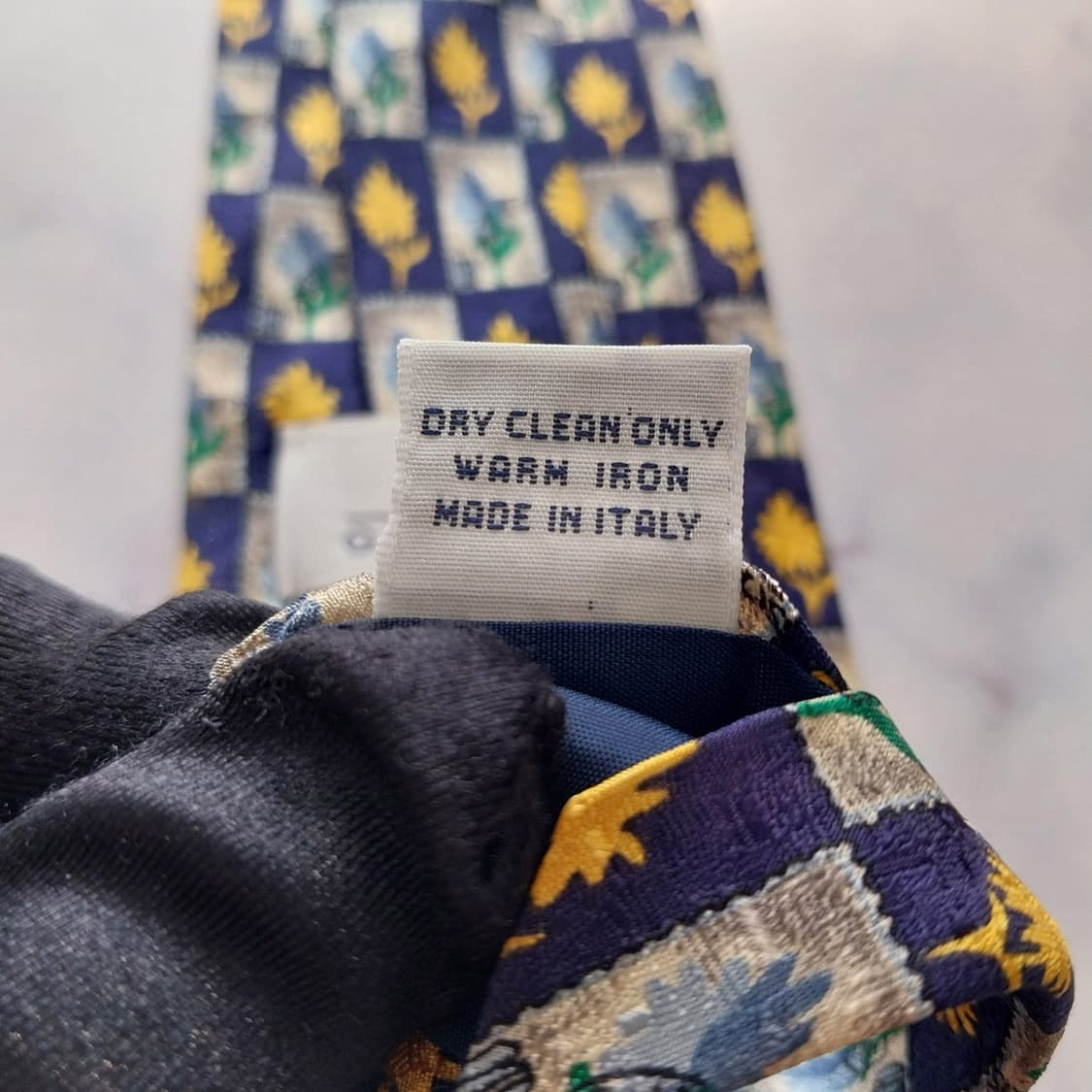 지방시 실크 네이비&옐로우 플라워 넥타이 9.7cm A+등급 K1349
 상품이미지9