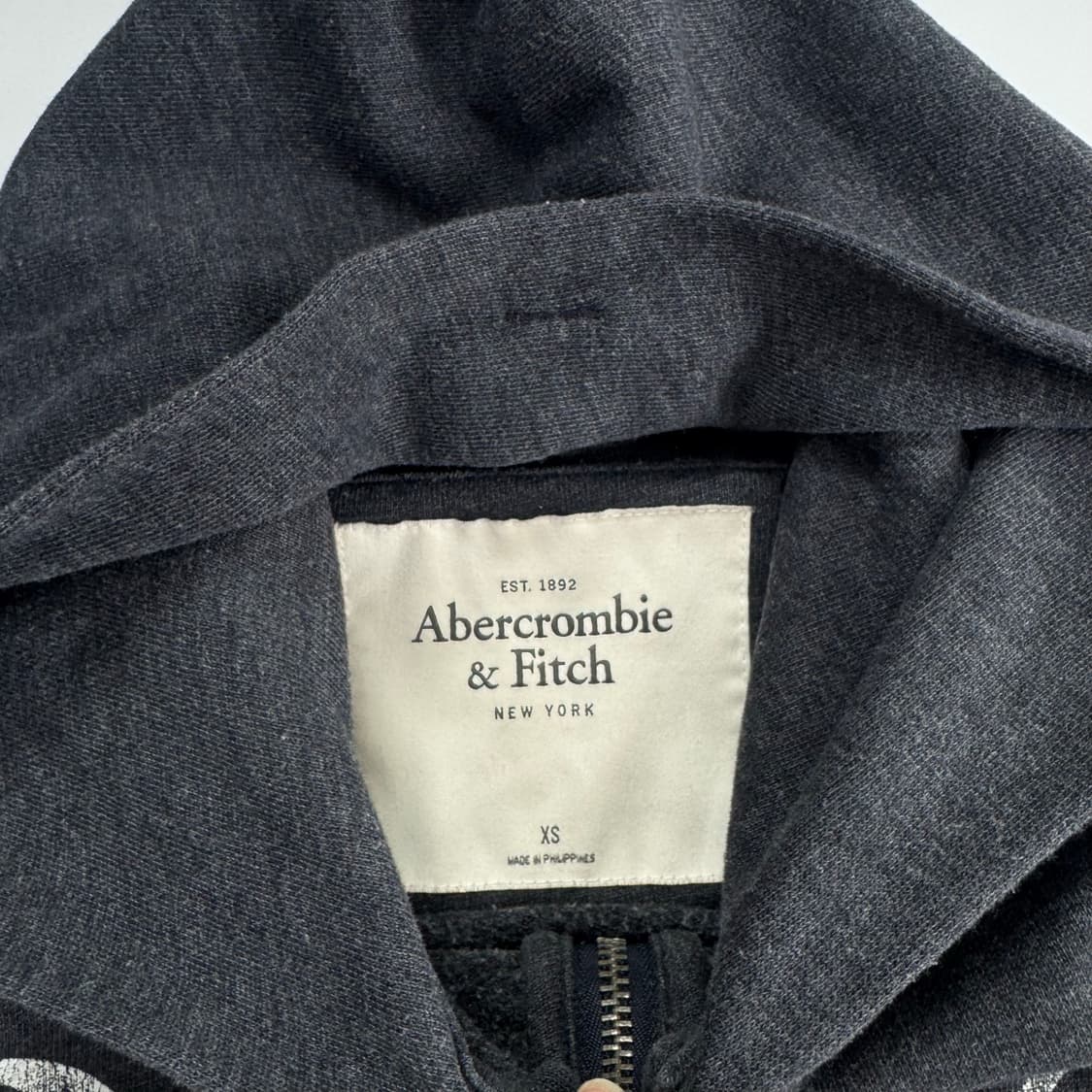 Abercrombie 아베크롬비 스펠아웃 로고 차콜 후드집업 상품이미지5