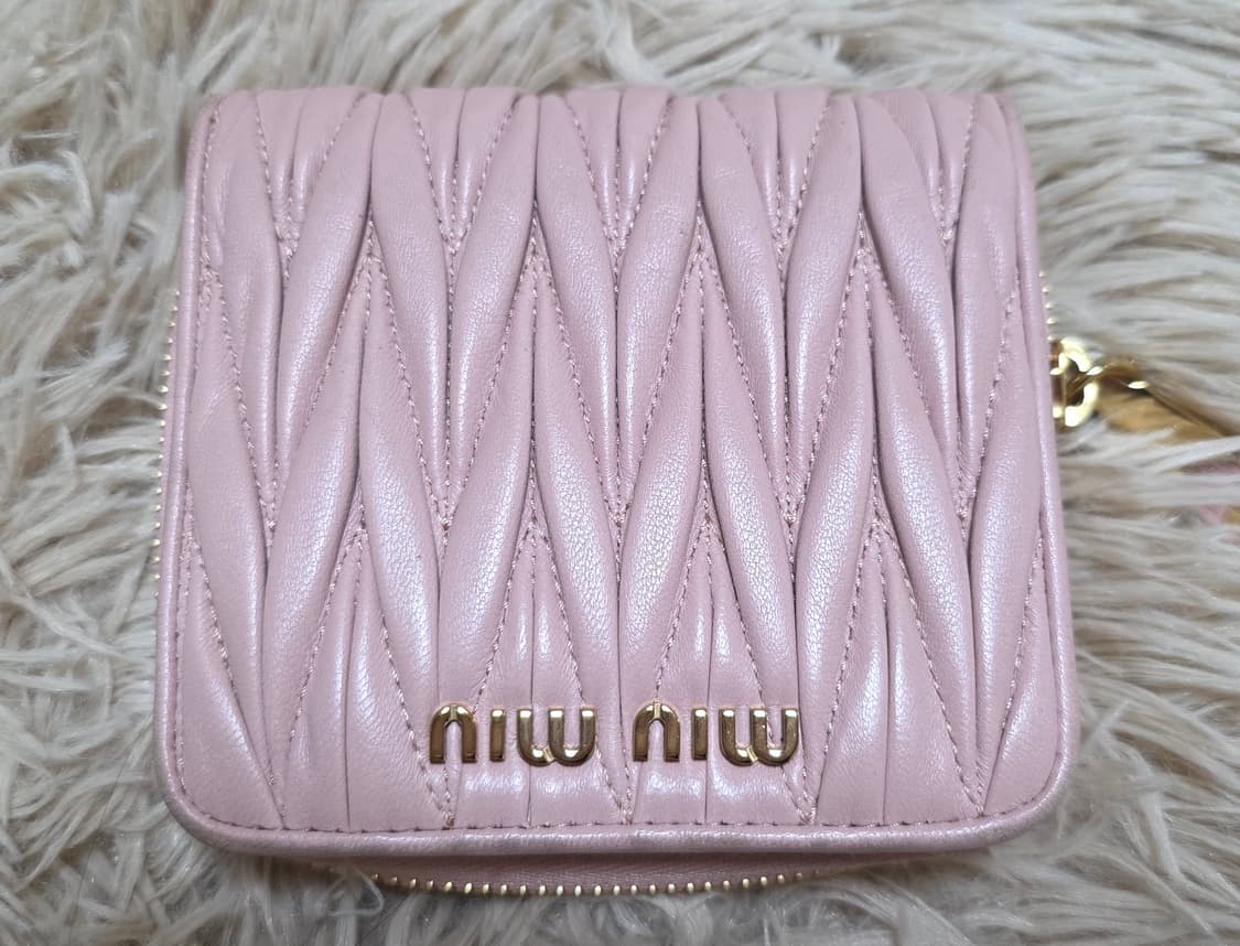 미우미우 마테라쎄 지퍼 반지갑 베이비핑크 상품이미지1