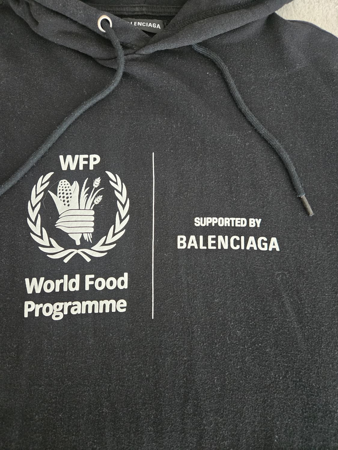 발렌시아가 WFP 협업 후드티 블랙 상품이미지5