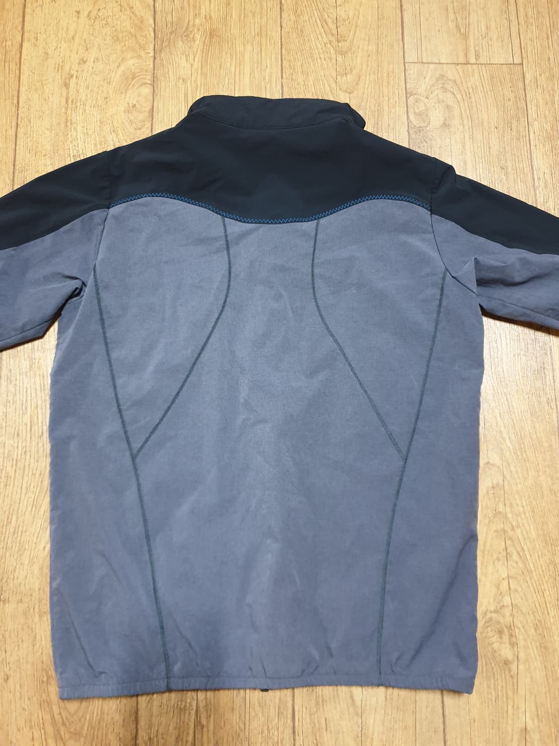 1208 아이더 아웃도어 바람막이 90 사이즈입니다 상품이미지5