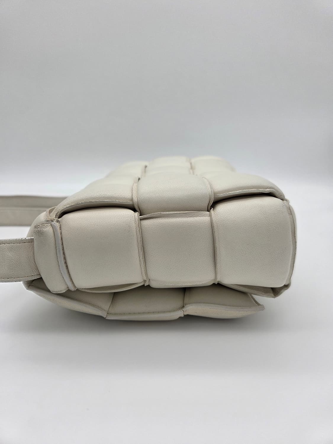 보테가베네타 패딩 카세트백 상품이미지5