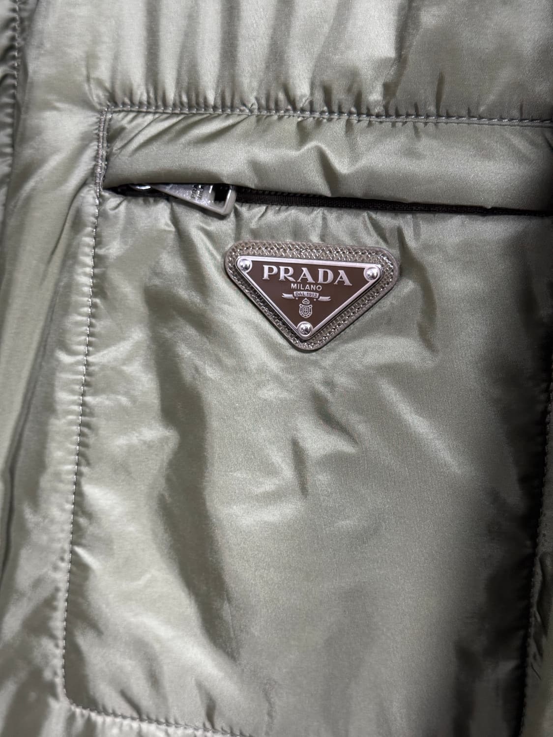프라다 리나일론 자켓 카키 패딩 M 상품이미지7