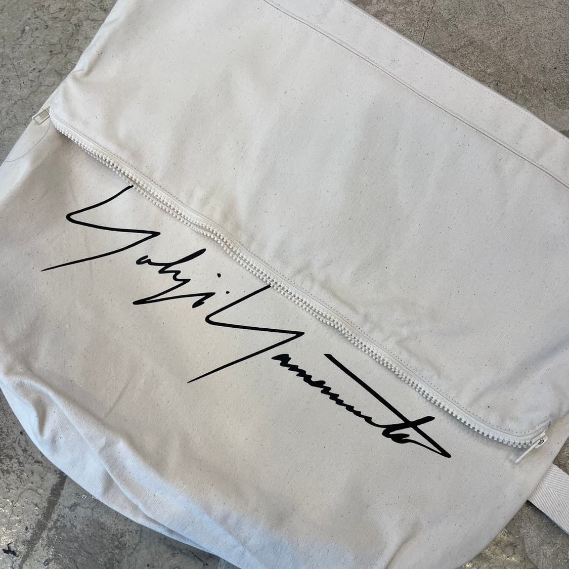 요지야마모토 로고 지퍼 크로스백 상품이미지3