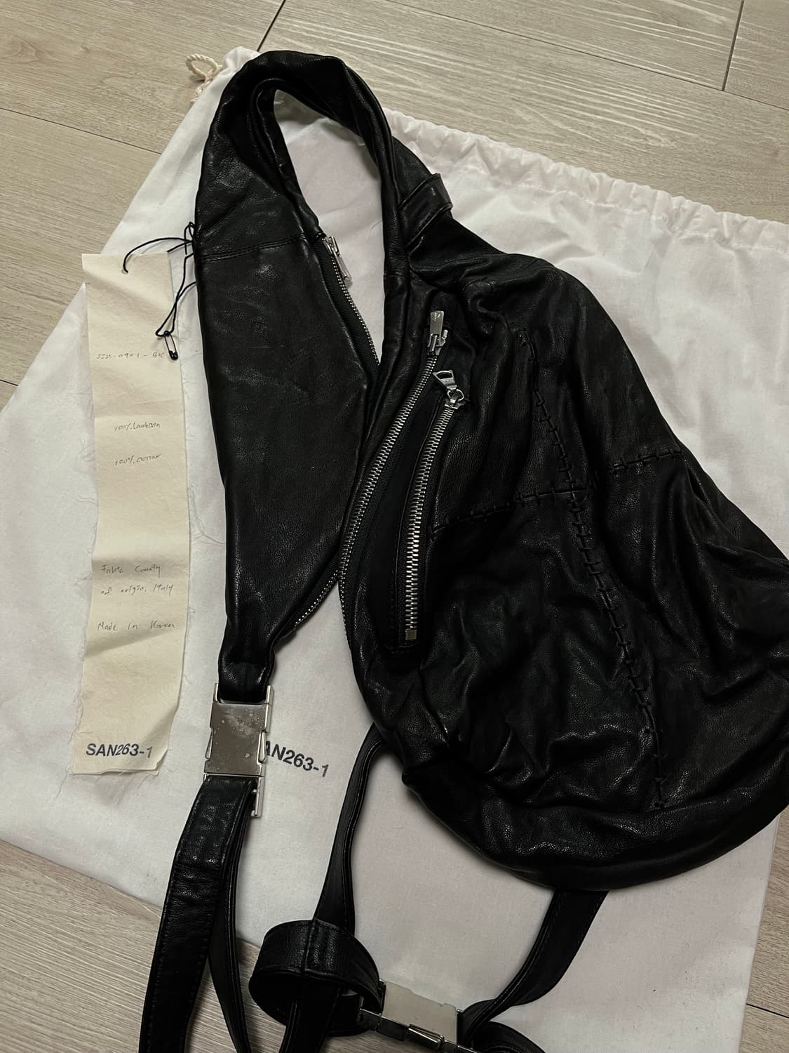 san263-1 레더 슬링 백 상품이미지1