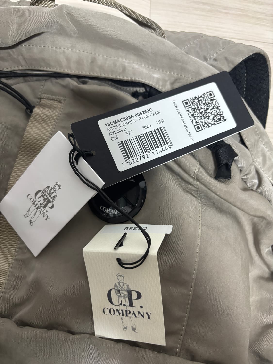 cp컴퍼니 나일린b 렌즈 백팩 베이지 카키 상품이미지2