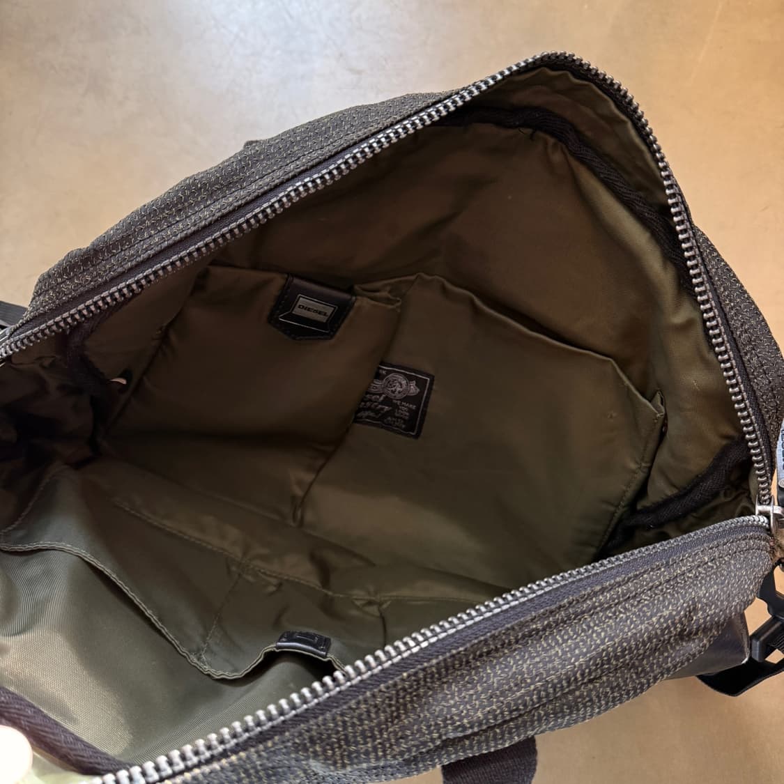 디젤 유니크 패브릭 데미지 브리프케이스 크로스백 상품이미지9