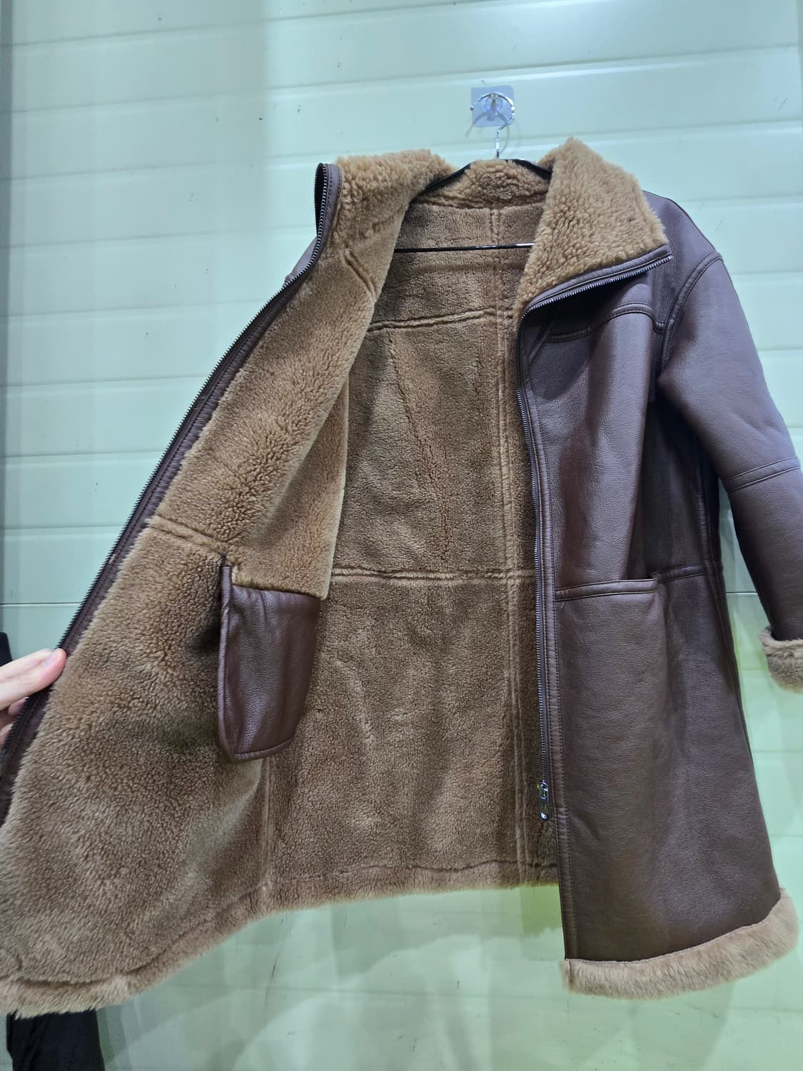 리오벨(LIOBELL) 양모 100% 롱 무스탕 상품이미지2