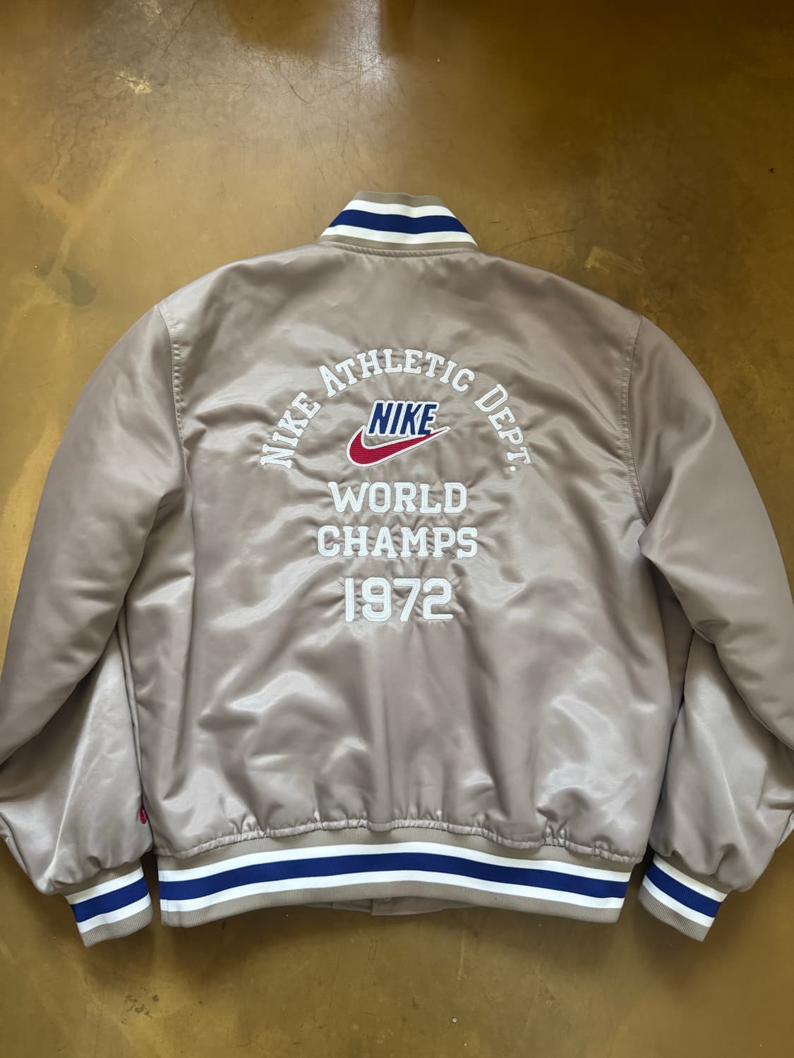 나이키 덕아웃 루즈 사틴 바시티 자켓 L 상품이미지3