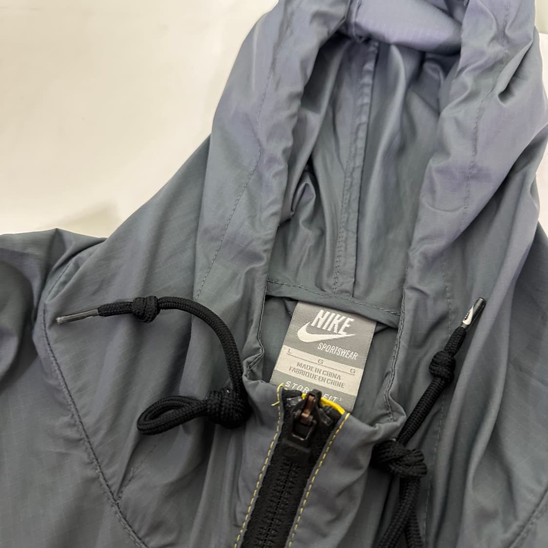 L 나이키 형광그레이 투웨이 암로고 후디 밑단스트링 런닝경량바람막이 상품이미지5