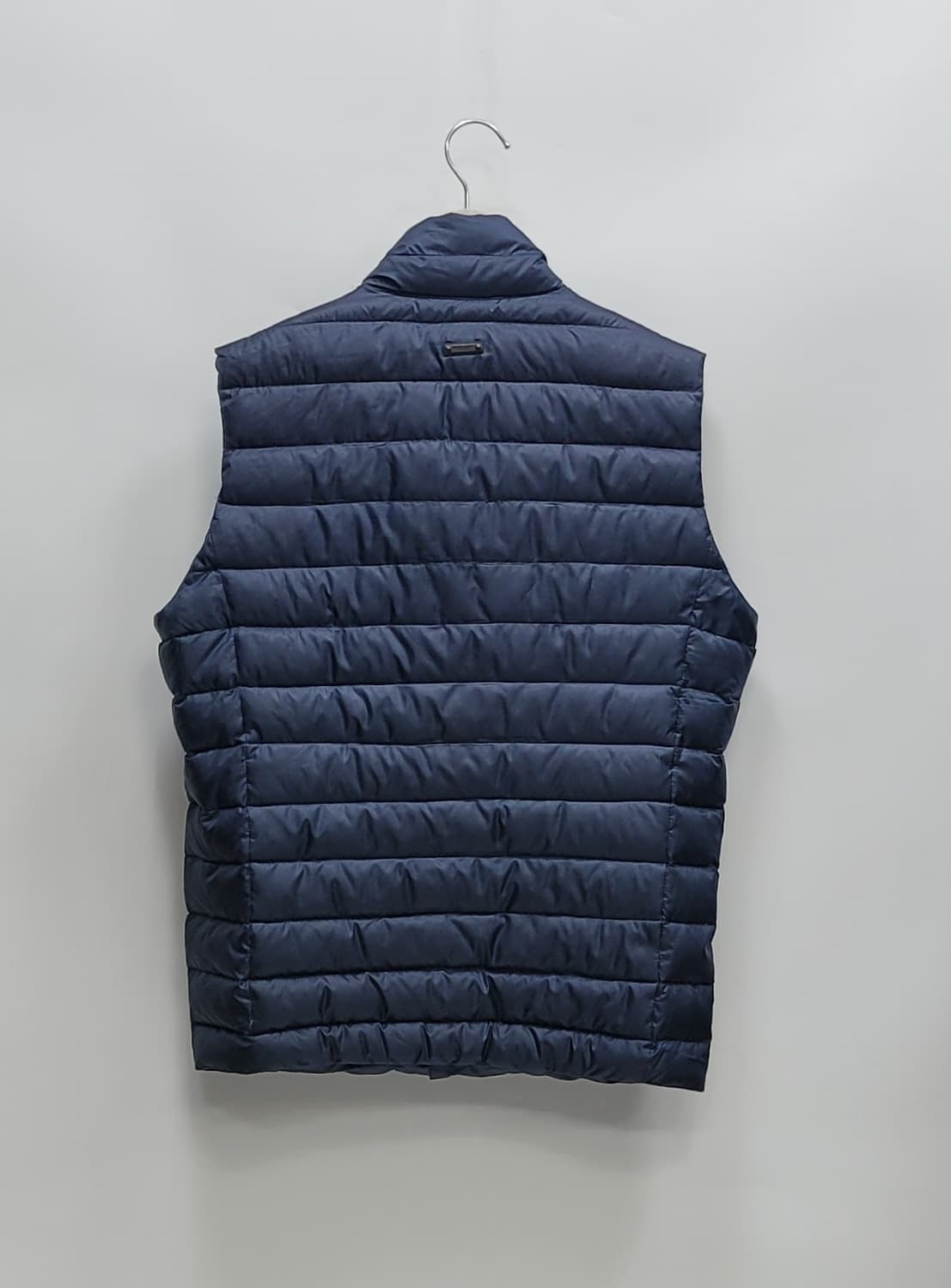 마스터바니에디션 경량 다운 패딩 베스트 / 사이즈 4 (95) 네이비
 상품이미지2