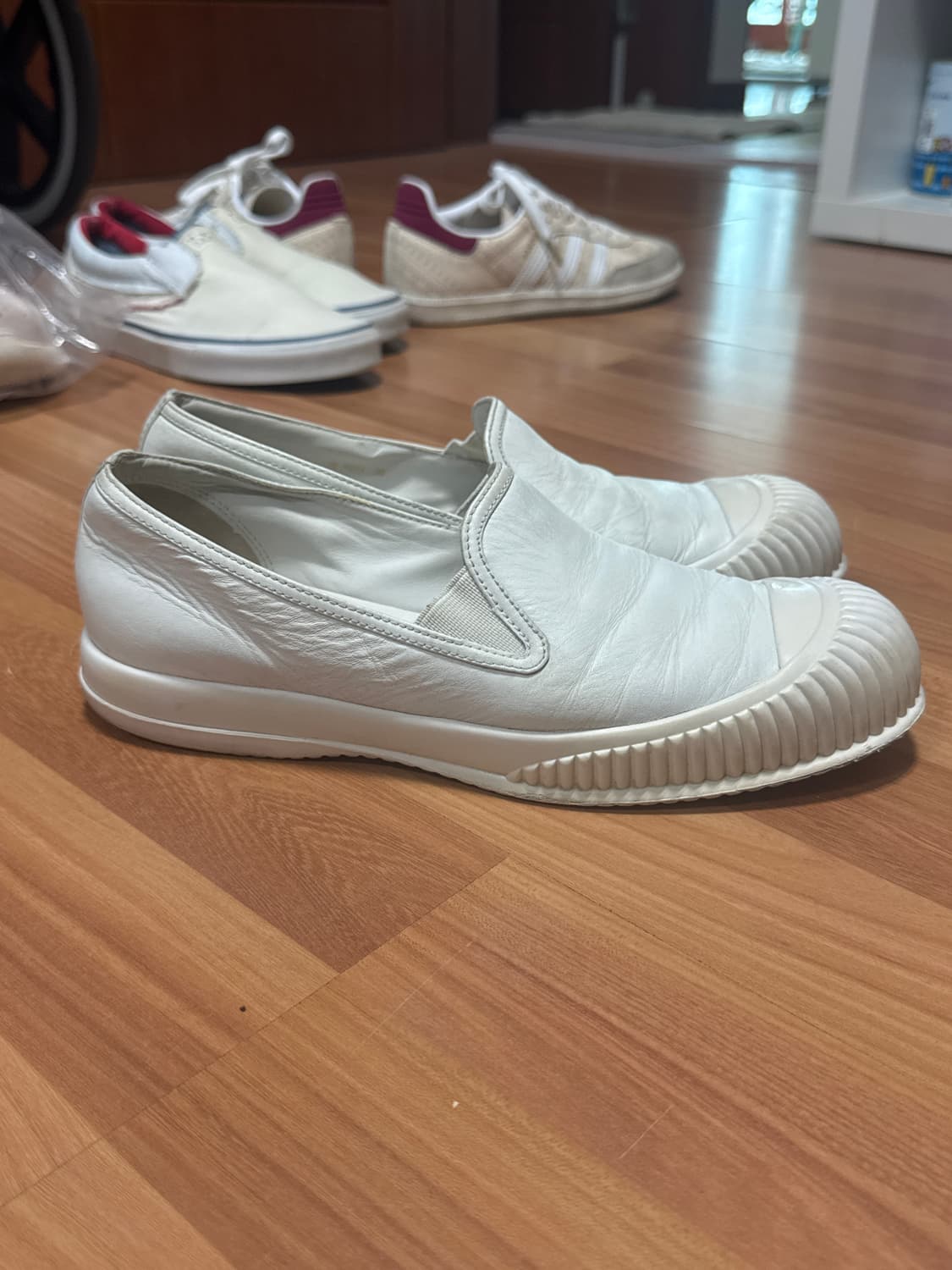 프라다 슬립온 판매합니다. 상품이미지2