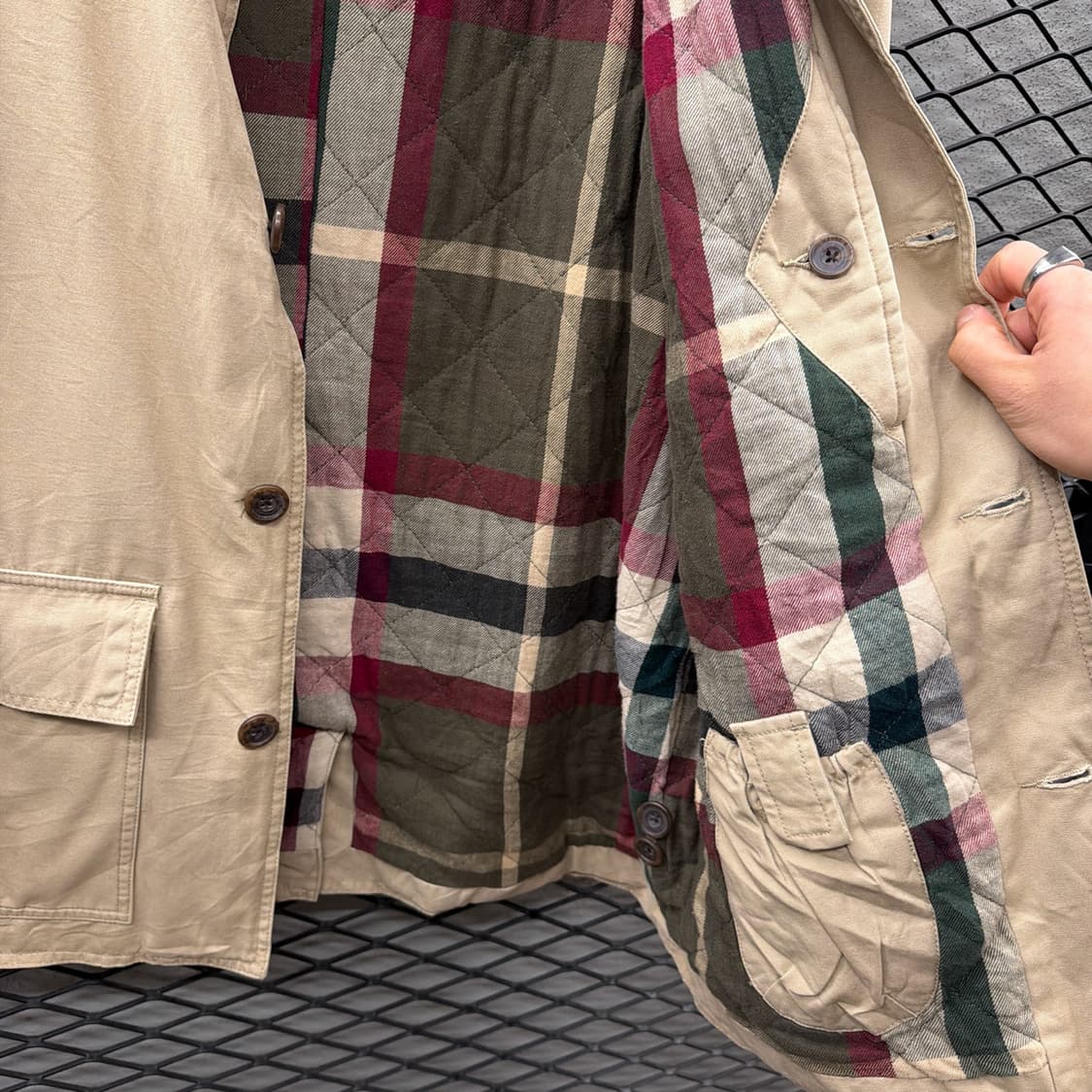 코튼 5버튼 워크자켓 사선포켓 체크누빔 안감 탈부착 디테일 상품이미지6