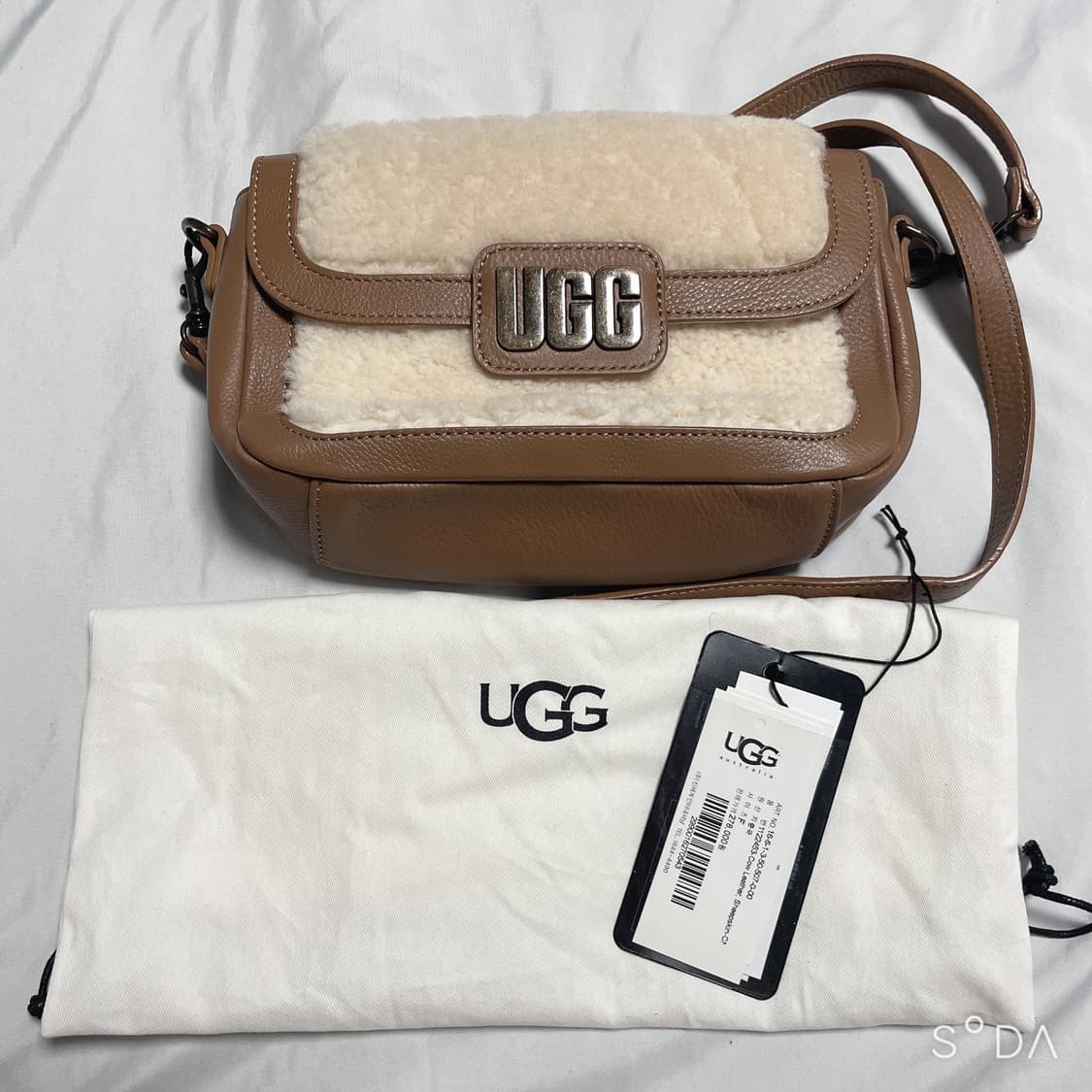 UGG 어그 크로스백 상품이미지1