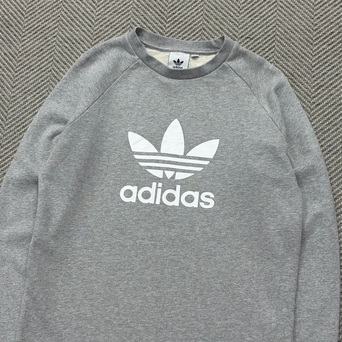 아디다스 베이직 로고 맨투맨 v1989 상품이미지3