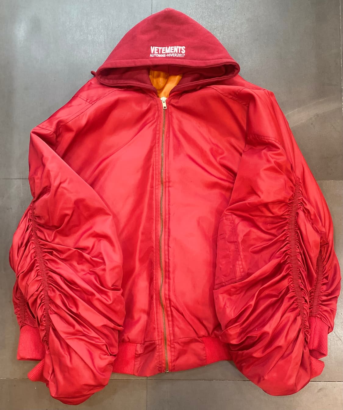 베트멍 AUTUMNE-HIVER2017 컬렉션 후드 항공 자켓입니다 상품이미지1