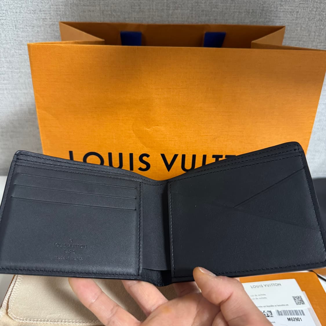 루이비통 모노그램 쉐도우 반지갑 블랙 상품이미지6