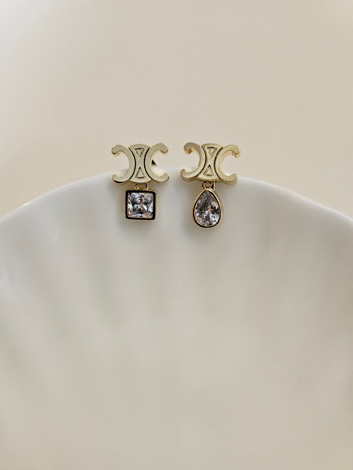 셀린느 금장 트리오페 크리스탈 귀걸이 업사이클링 상품이미지2