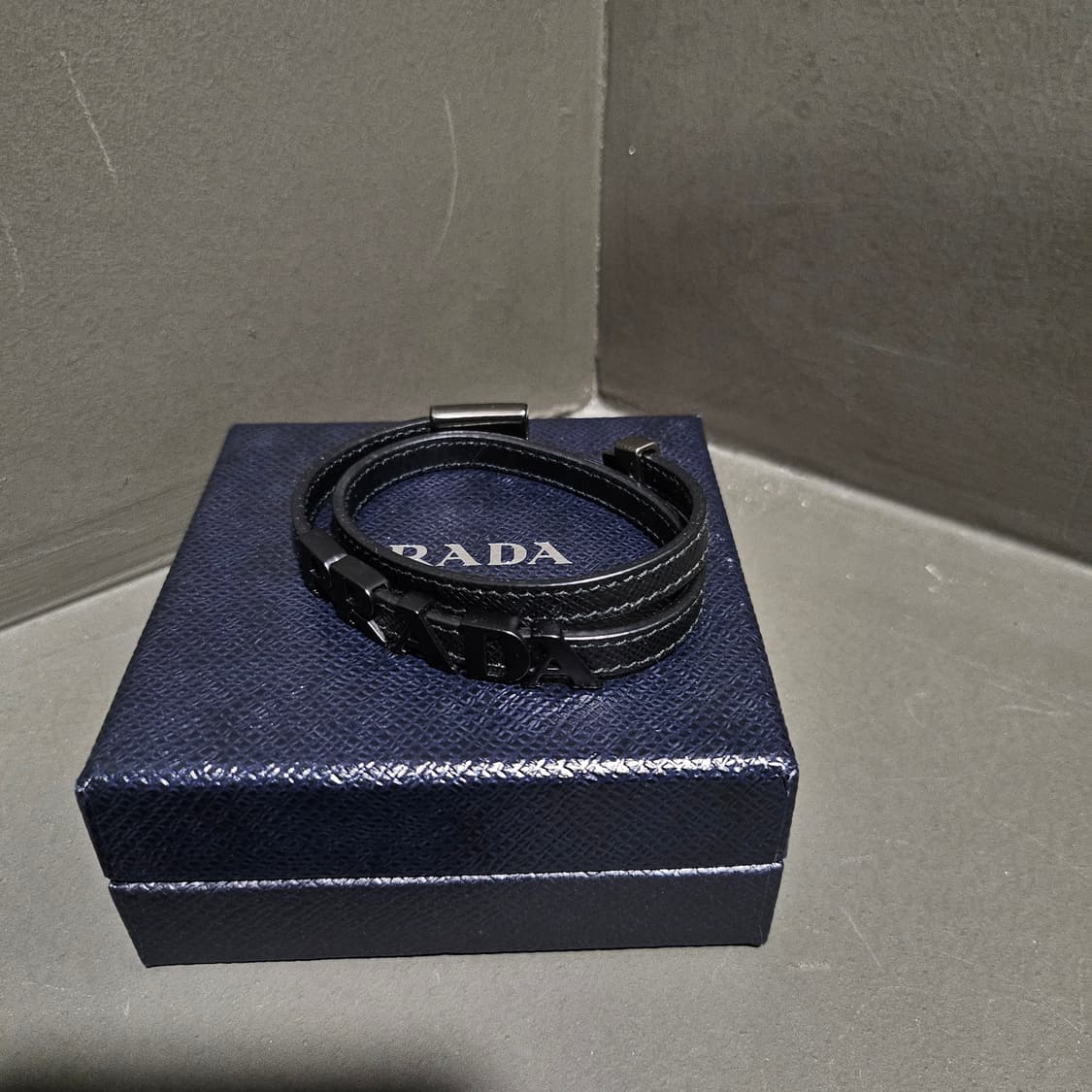 프라다 사피아노 레더  레터링 브레이슬릿/팔찌 상품이미지2