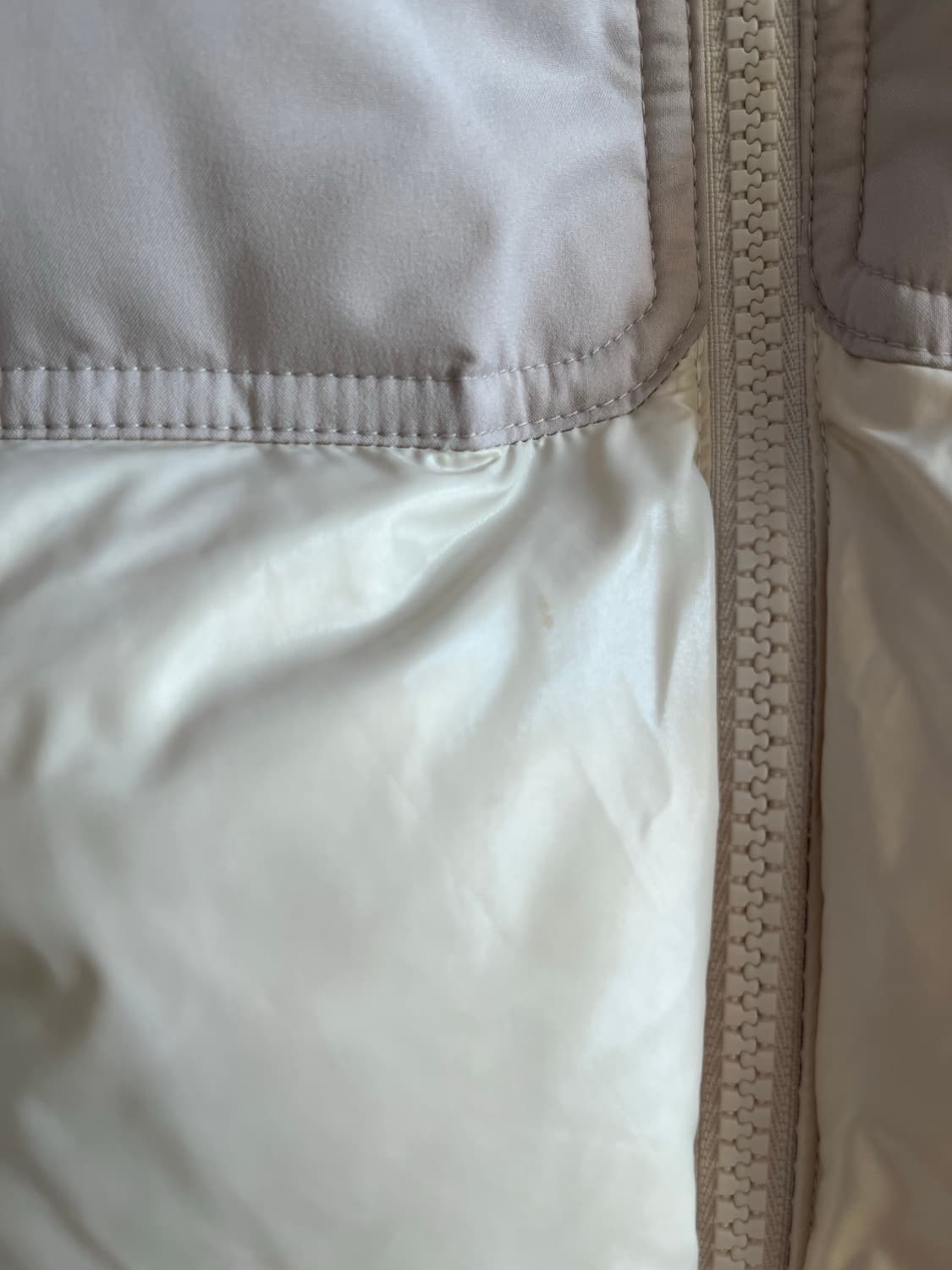 노스페이스 눕시 여성 다운 베스트 크림 S 상품이미지4