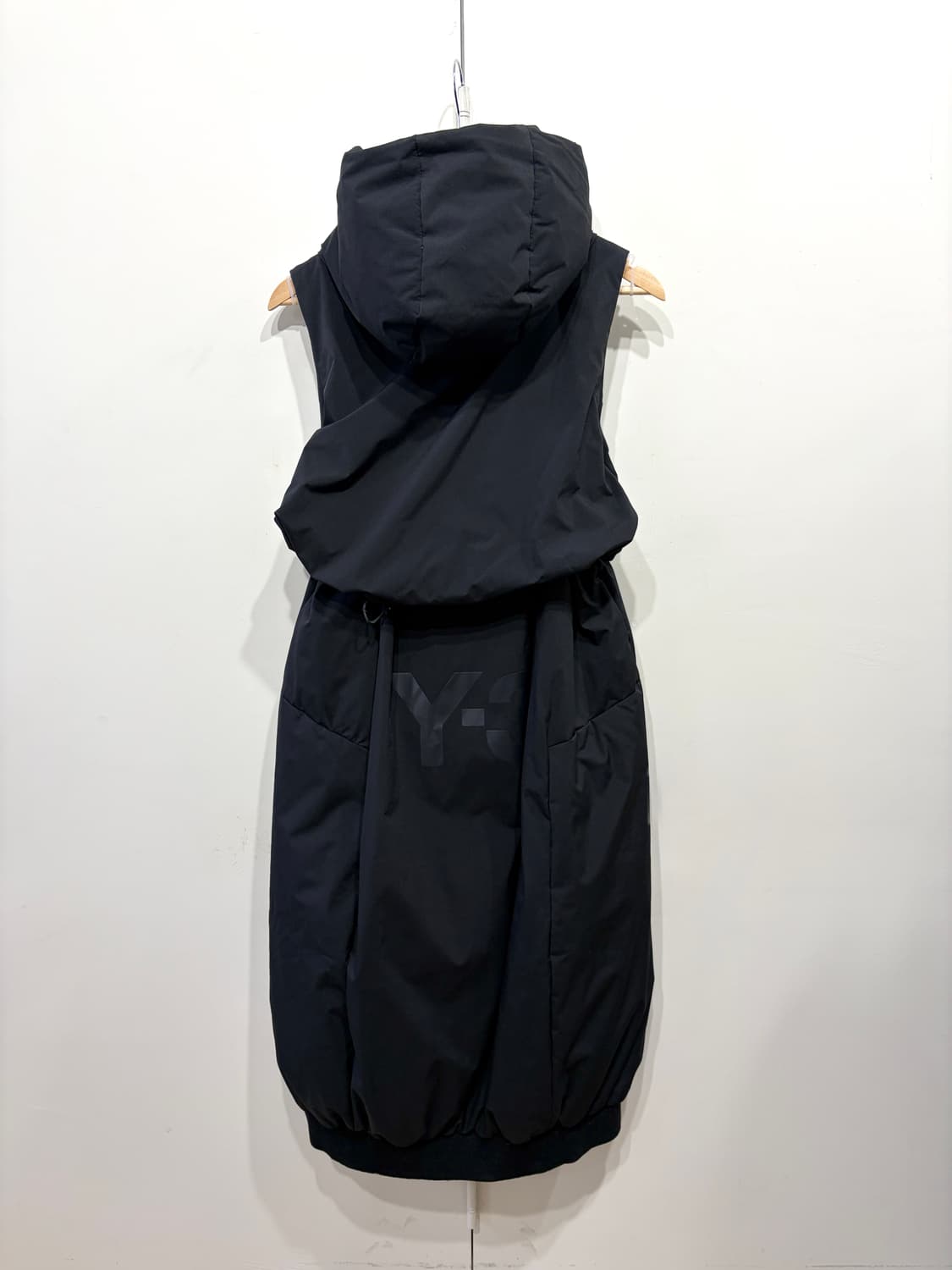 Y-3 후드 슬리브리스 롱 다운 베스트 상품이미지3