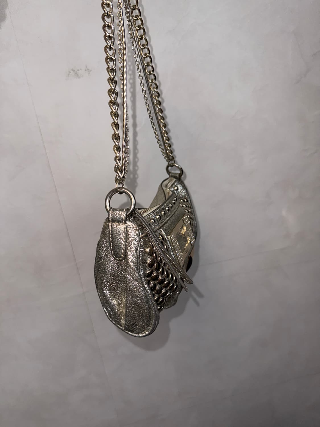 Guess silver stud triple chain 숄더백  상품이미지4