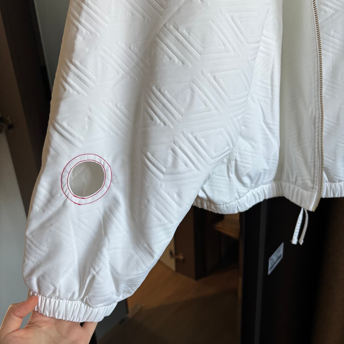 엄브로 x 강혁 화이트 마스 fc 디렉터 프로텍트 자켓 상품이미지2