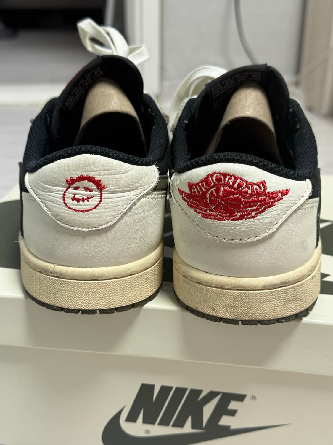 조던 1 트래비스 스캇 로우 올리브 상품이미지4