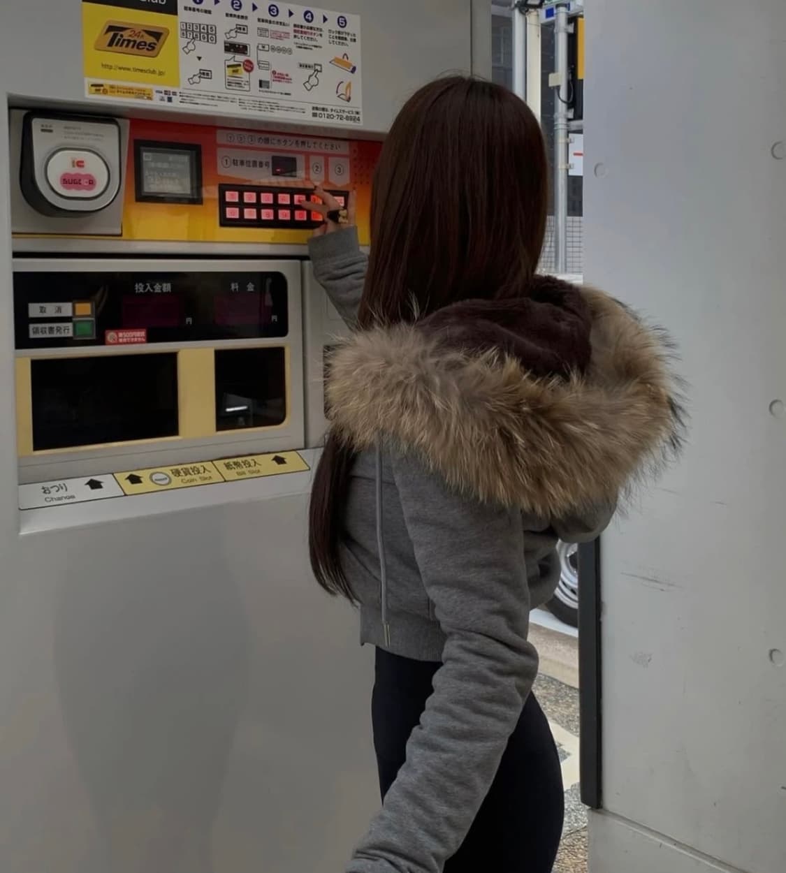 페일제이드 울프죠 차콜 크롭 후드집업 상품이미지3