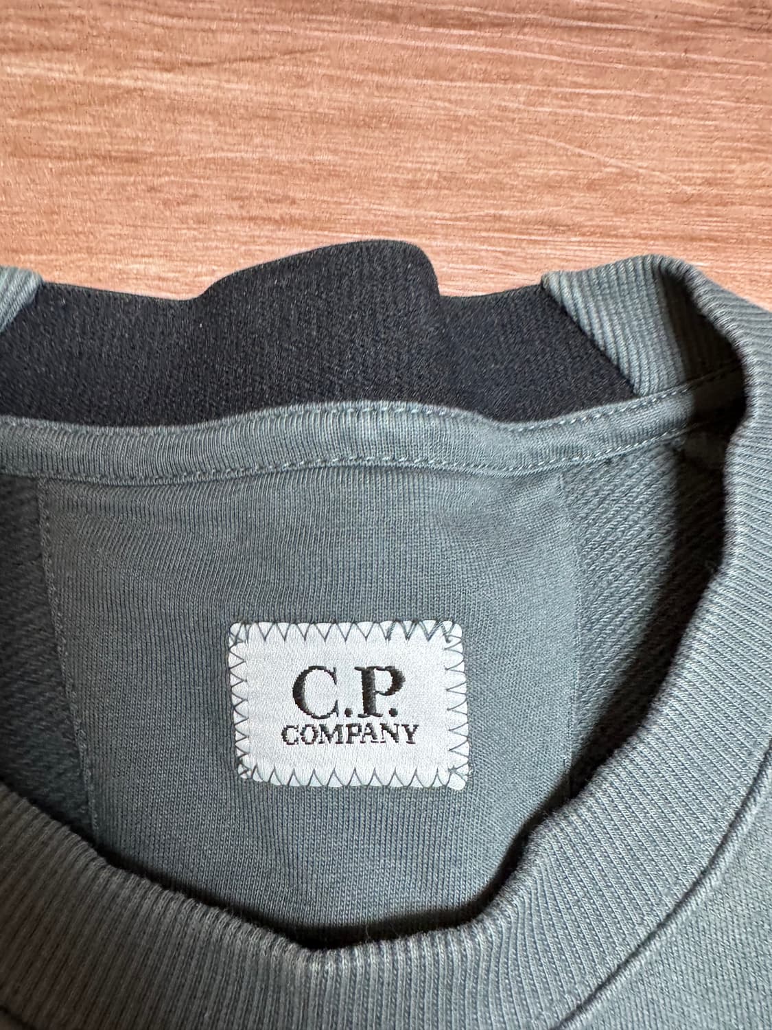 C.P. 컴퍼니(C.P. Company)의 렌즈 와펜 맨투맨 상품이미지5