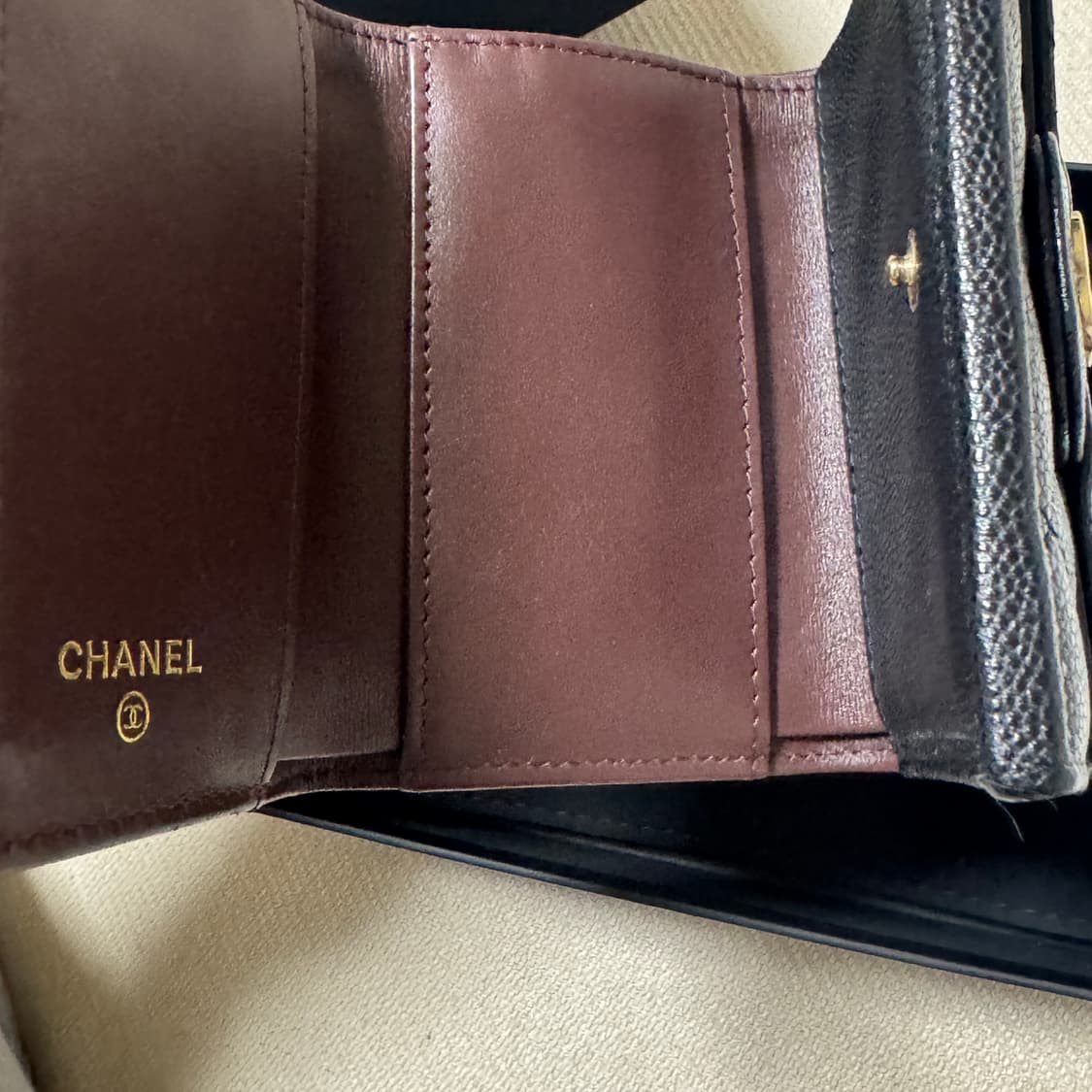 샤넬 클래식 캐비어 3단지갑 금장 내장칩 AP0230 상품이미지4