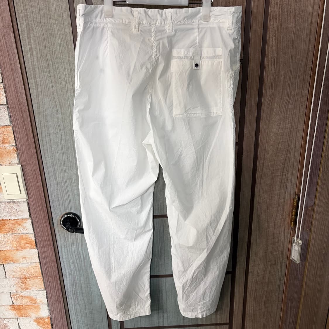 새상품(33)스톤아일랜드 와펜 패치 스트레치 카고 팬츠 화이트 상품이미지4