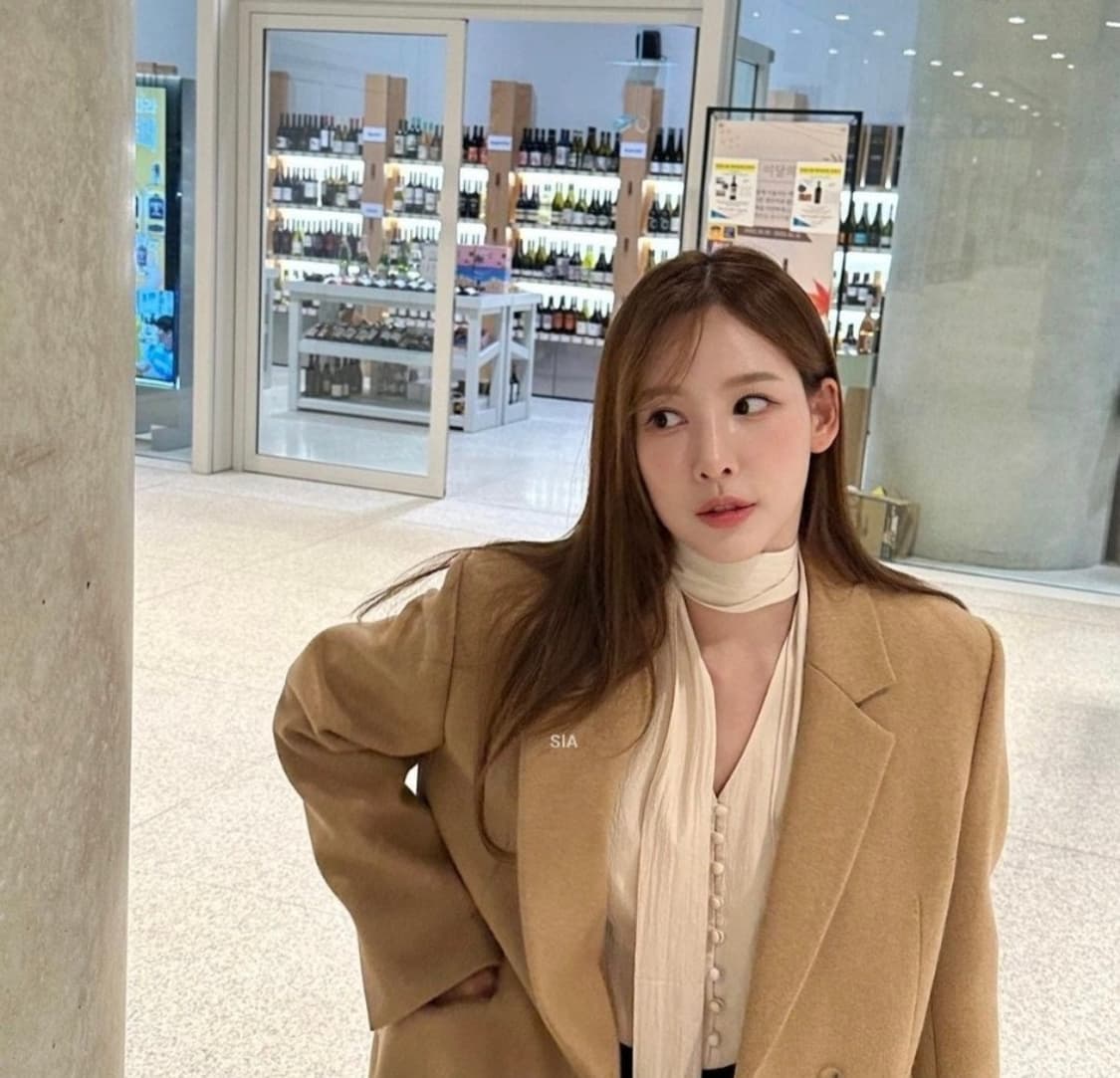 루에브르 타이 블라우스 (이나연 착용) 상품이미지4