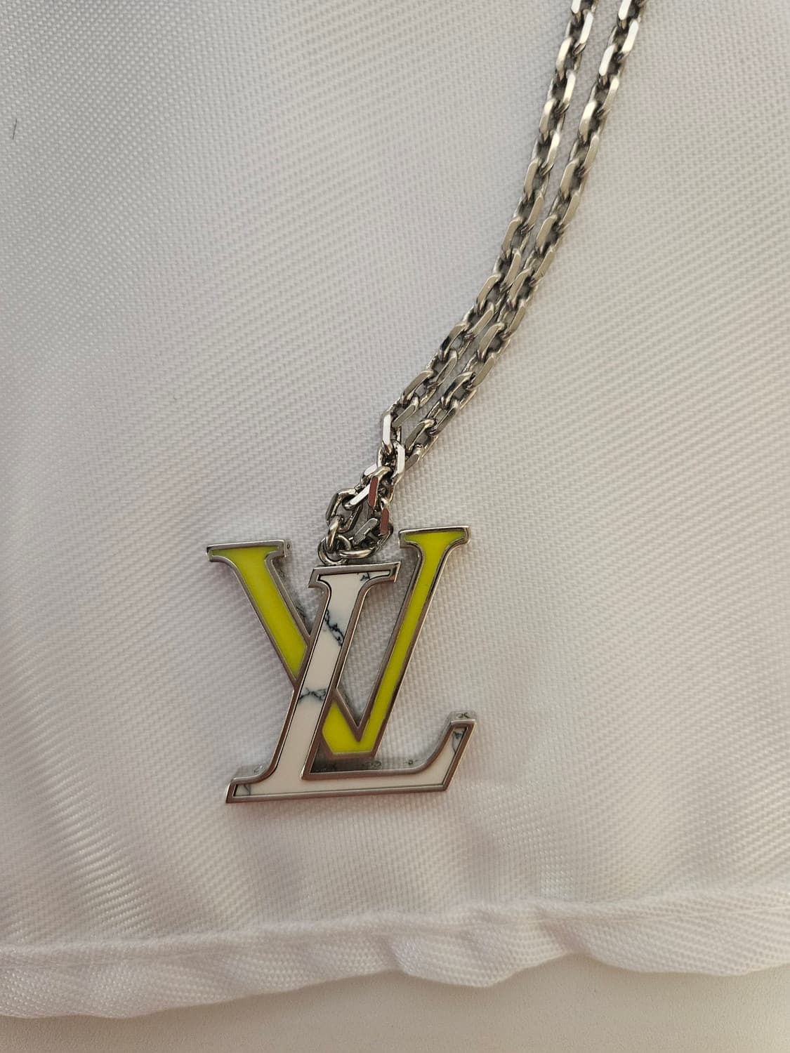 루이비통 한정판 목걸이 아이코닉 lv 상품이미지2