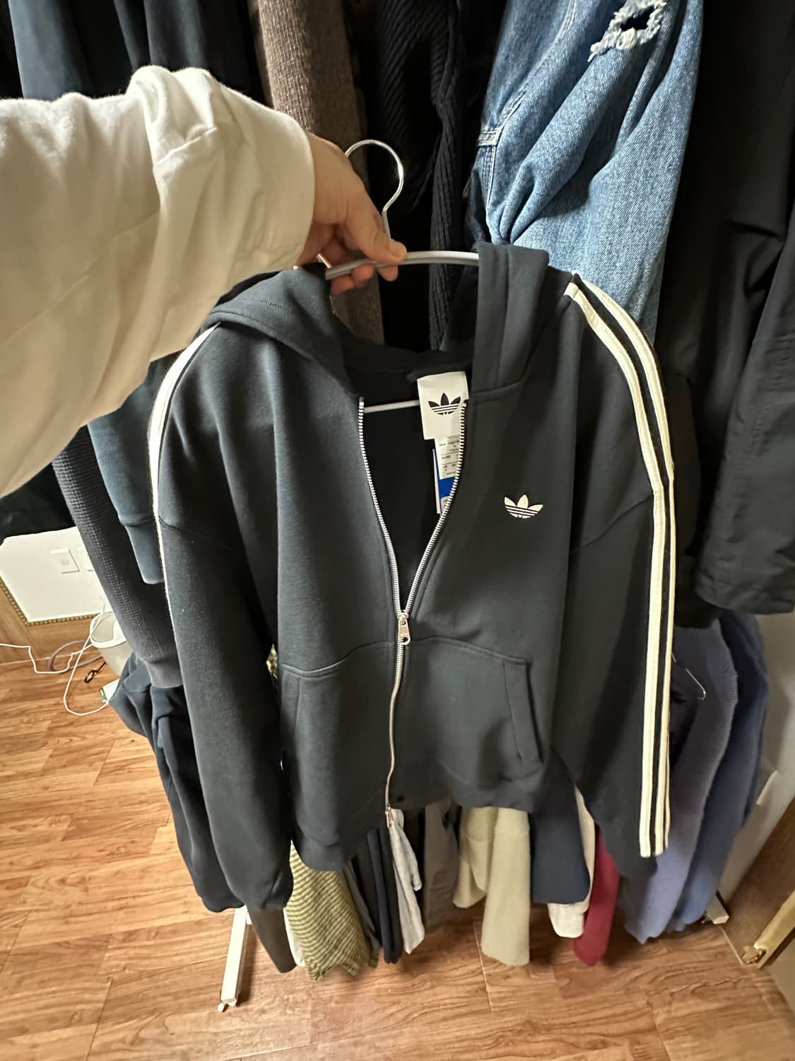 아디다스 크롭 후드 집업 상품이미지4