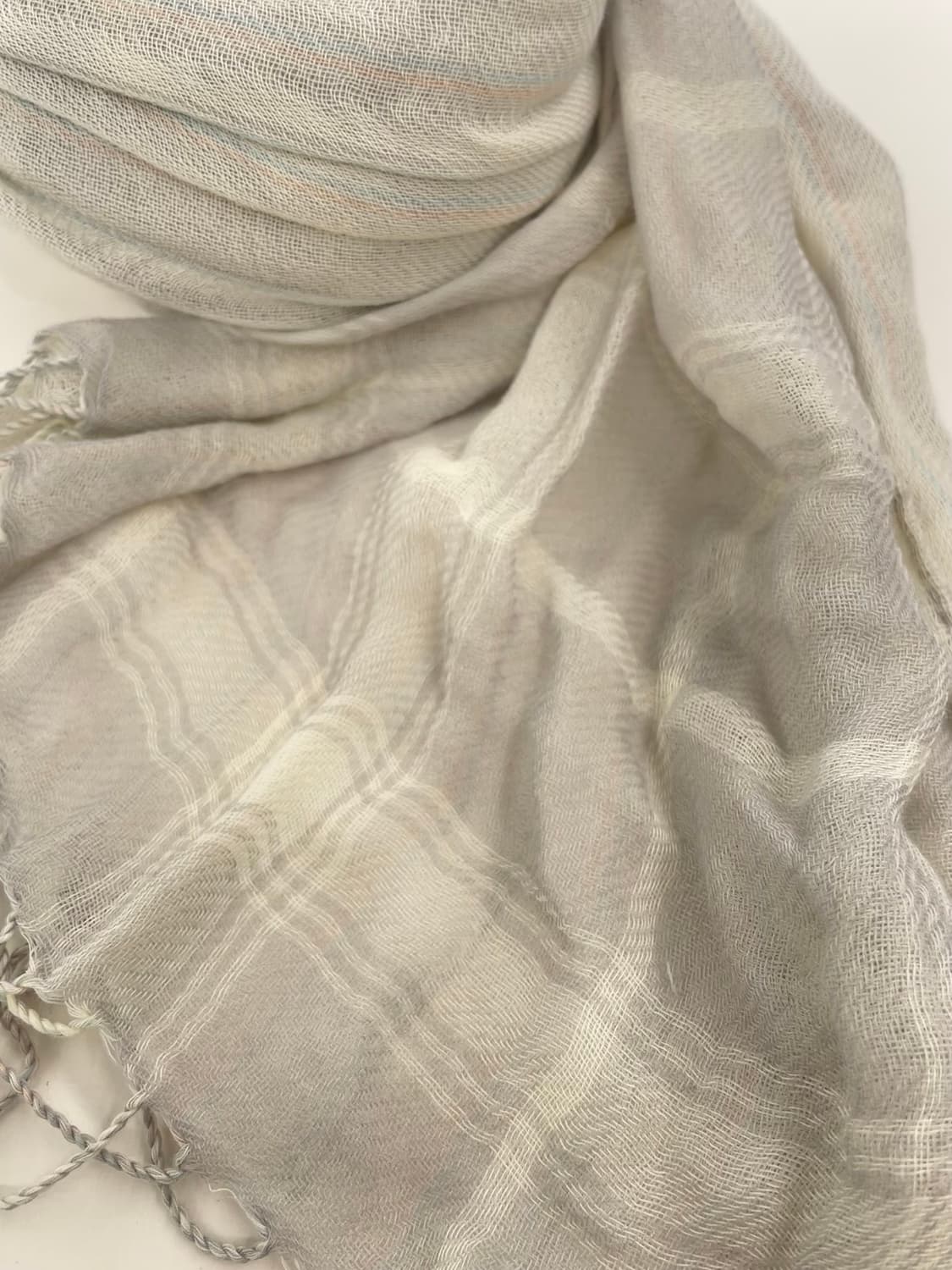 페일 화이트 스트라이프 태슬 머플러 상품이미지2