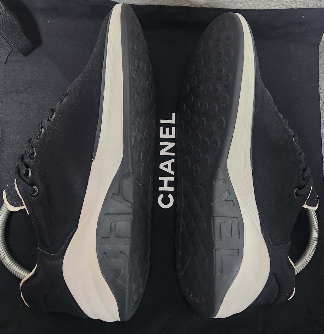 [정품] 샤넬 스니커즈 운동화 CC로고 테니스 런닝화 블랙/화이트 40 상품이미지4