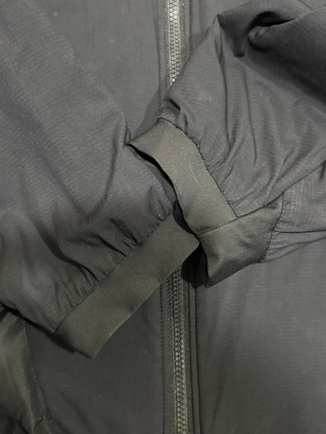 [당일출고,크림판 정품] 아크테릭스 아톰 후디 L 상품이미지4