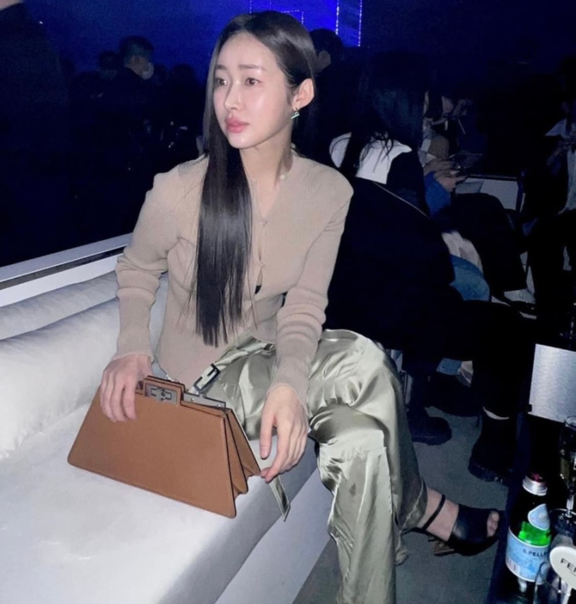 [상태 좋음] 펜디 피카부컷백 미디엄 민트 컬러 상품이미지4