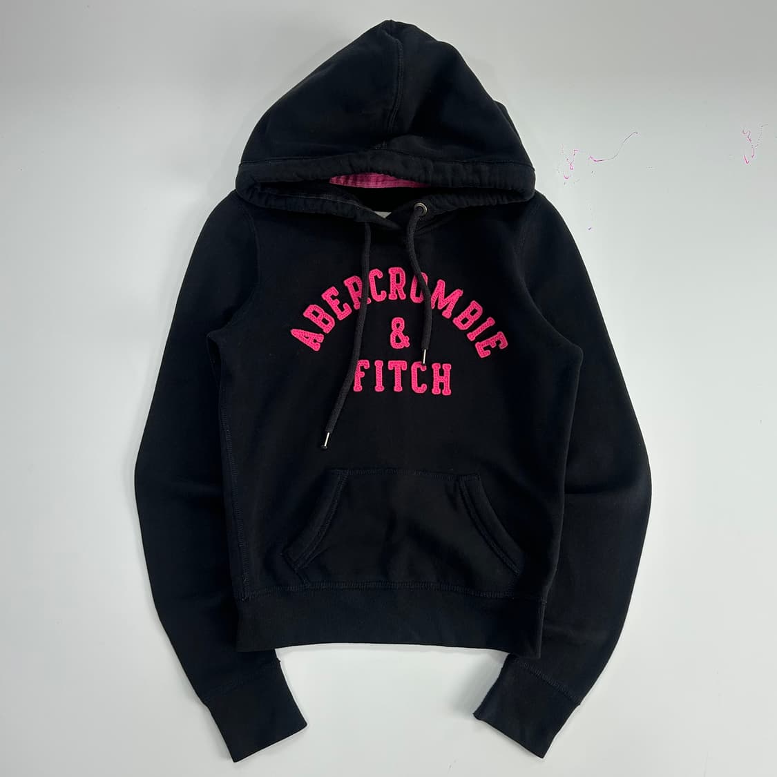 Abercrombie 아베크롬비 핑크 스펠아웃 로고 네이비 후드티 상품이미지3