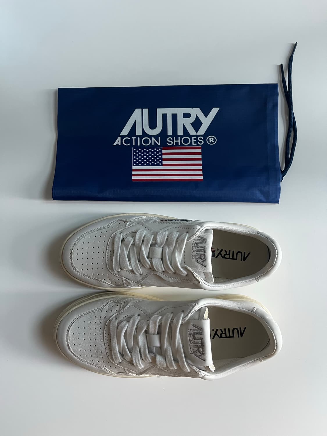 오트리 스니커즈  상품이미지1