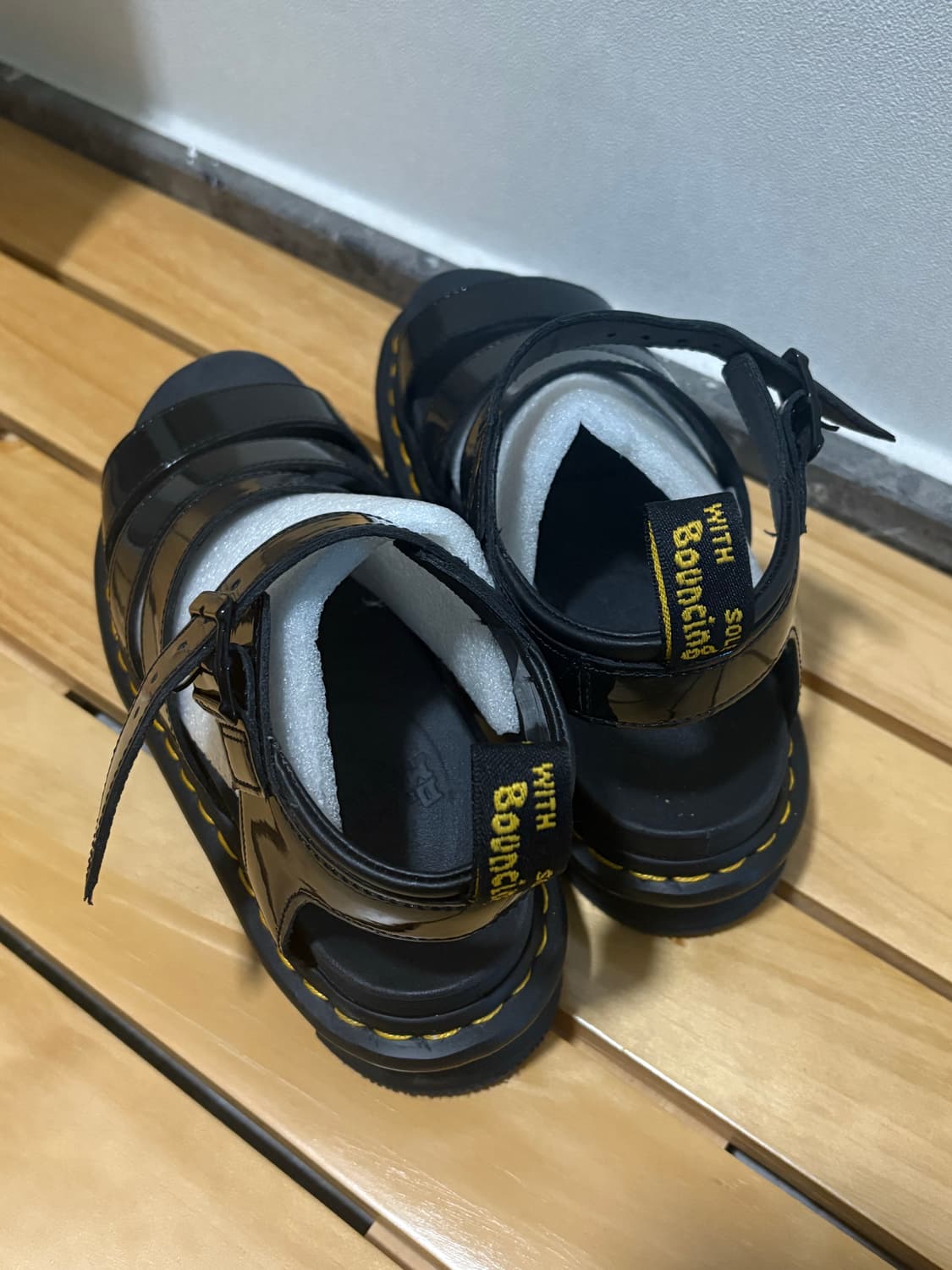 닥터마틴 샌들 클라리사 유광 상품이미지2