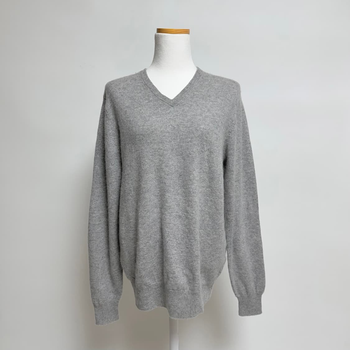 [캐시미어 100%] 유니클로 그레이 브이넥 니트 L 상품이미지1